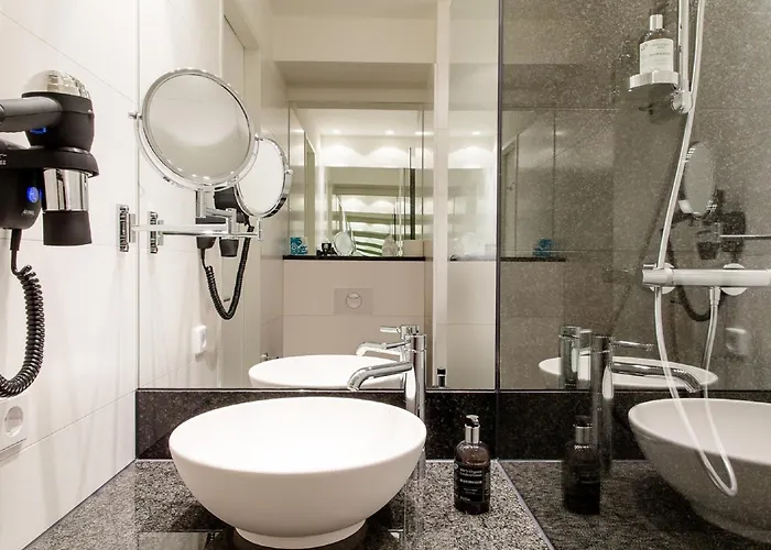 One Hauptbahnhof Hotel München