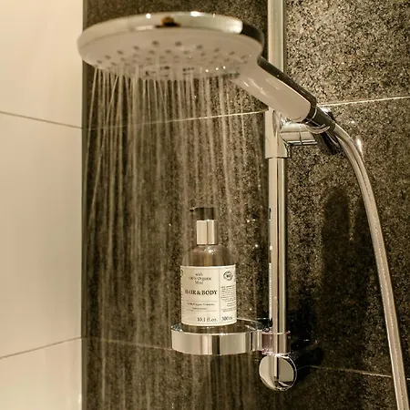 Hotel One Hauptbahnhof 3*
