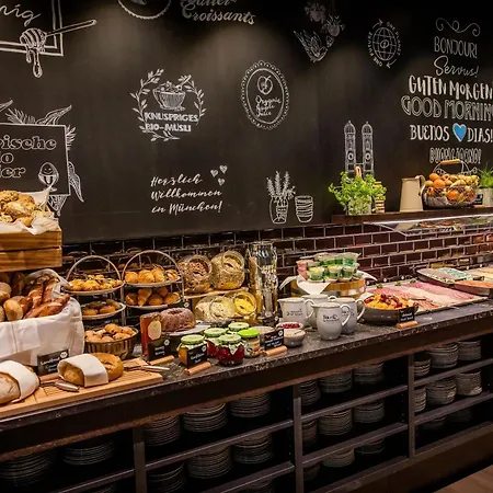Hotel One Hauptbahnhof 3*