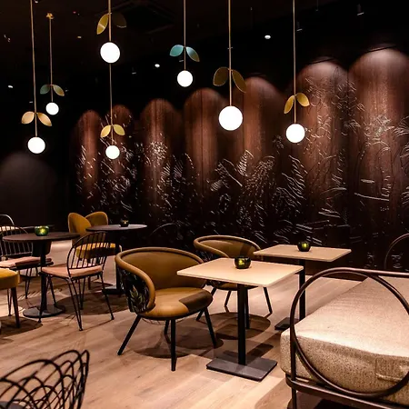 Hotel One Hauptbahnhof 3*