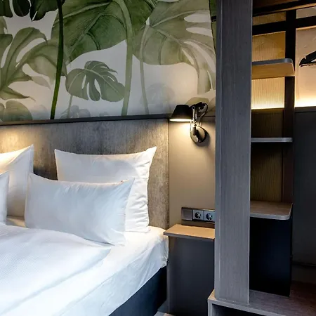 One Hauptbahnhof Hotel