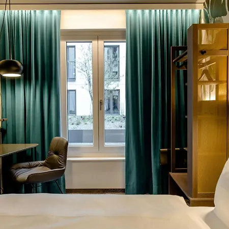 One Hauptbahnhof 3*