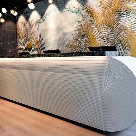 One Hauptbahnhof Hotel 3*