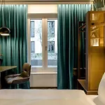 One Hauptbahnhof 3*