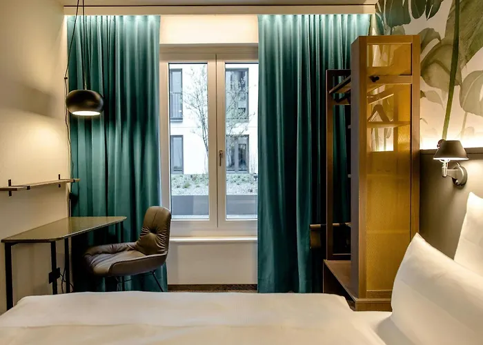 One Hauptbahnhof 3*